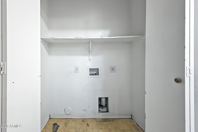 Building Photo - 3015 N 84th Dr