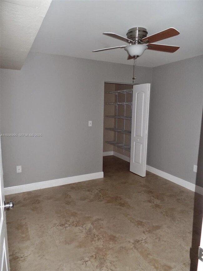 Building Photo - 2811 N Oakland Forest Dr