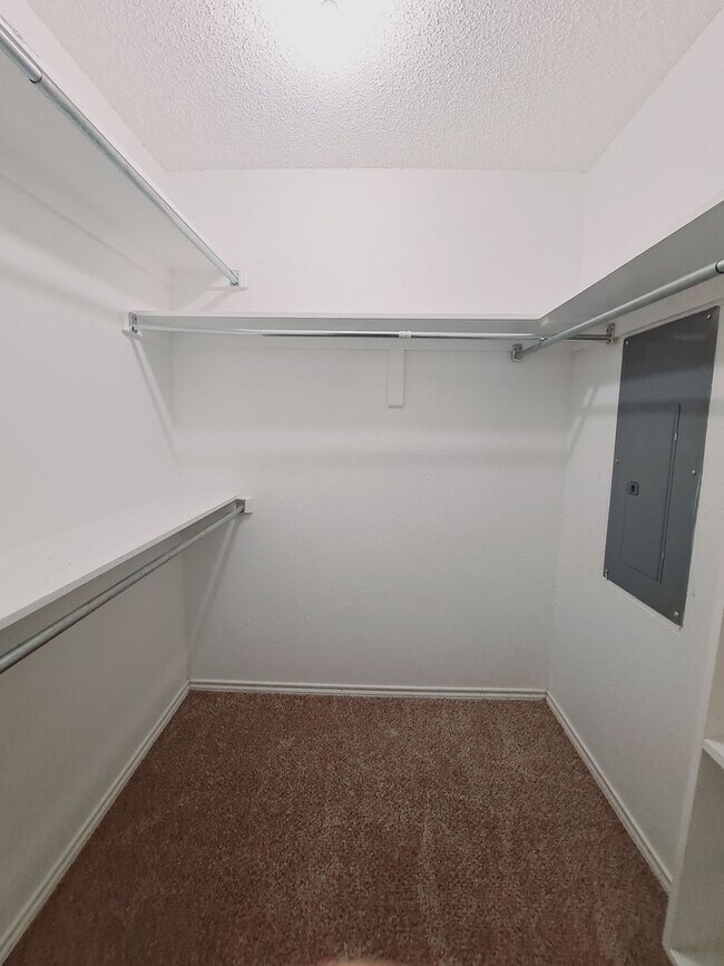 Building Photo - Cozy & Affordable 2 Bedroom in Carrollton!