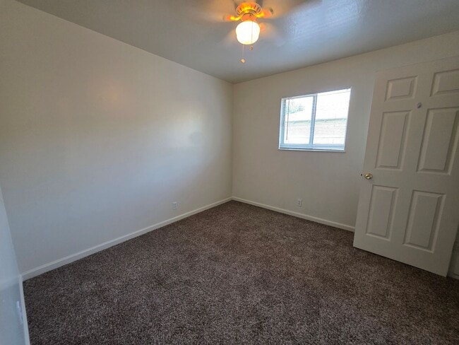 Building Photo - 4 bedroom single story near freeway & shop...