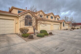 Building Photo - Spacious townhome in desirable Northgate c...