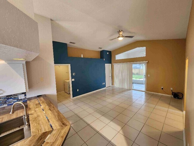 Building Photo - 7493 Briarbay Loop