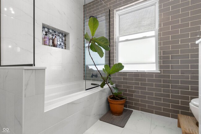 Building Photo - 1401 Marlowe Ave