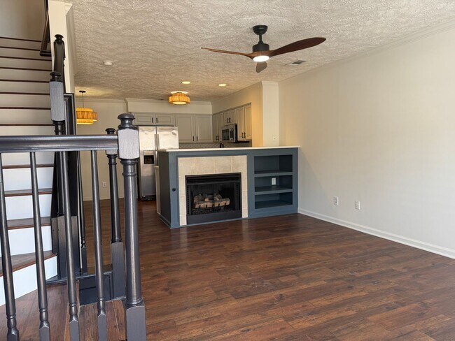 Building Photo - 2BR Townhome in Franklin