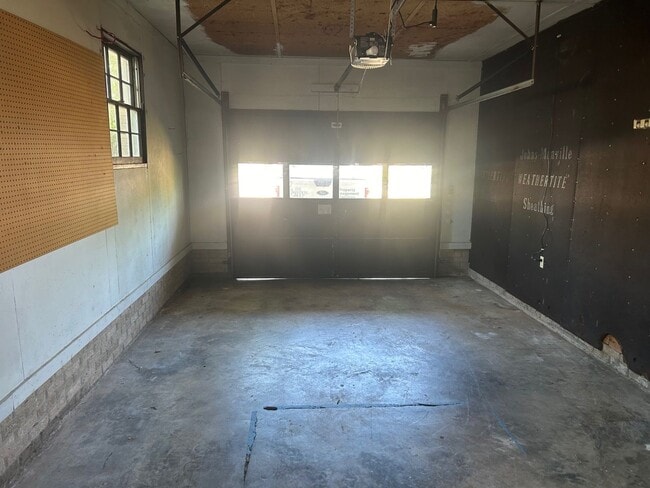 Building Photo - 1015 Walters Ln