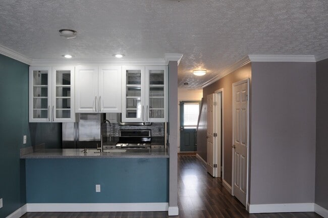 Building Photo - 4705 Athalia Dr