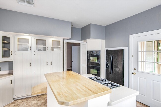 Building Photo - 1709 Missouri St