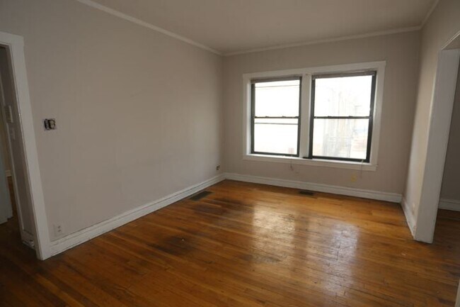 Building Photo - 6265 W Cornelia Ave