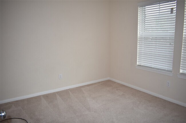 Building Photo - 1747 Nichole Woods Dr