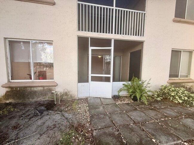 Building Photo - 15105 Glenmoor Dr