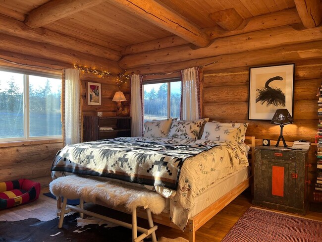 Building Photo - Fully Furnished Cabin with great views. Lo...