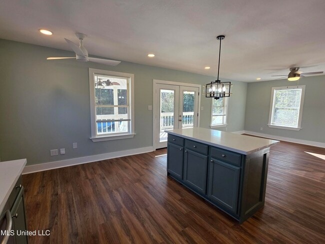 Building Photo - 412 Robert St