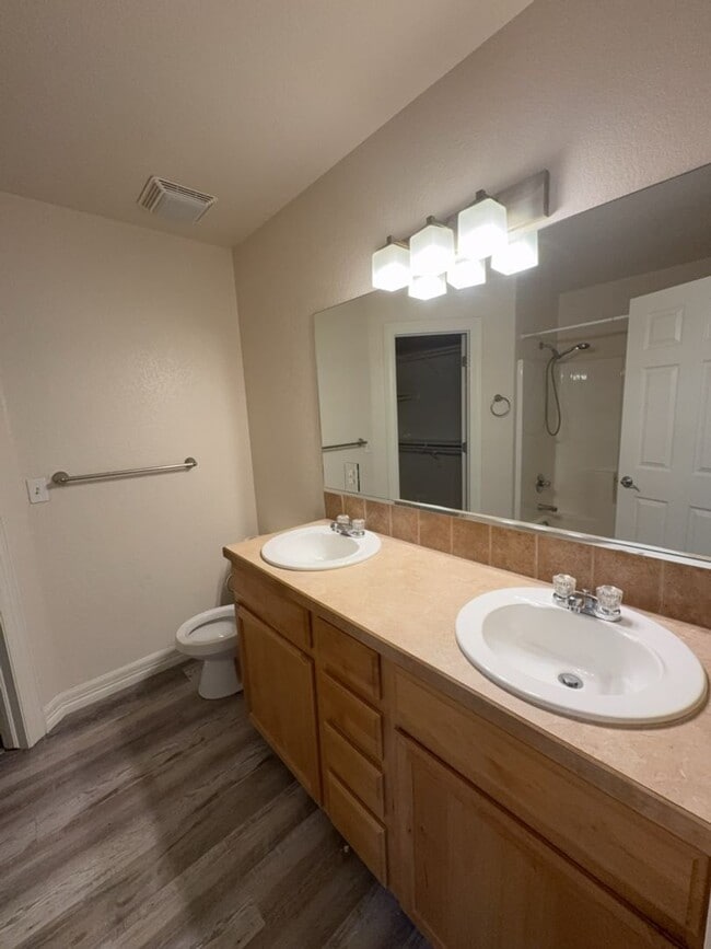 Building Photo - 4326 Mariposa Ln