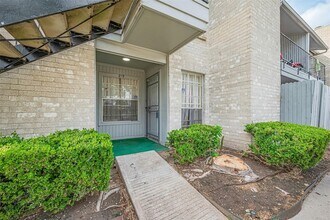 Building Photo - 6500 Sands Point Dr