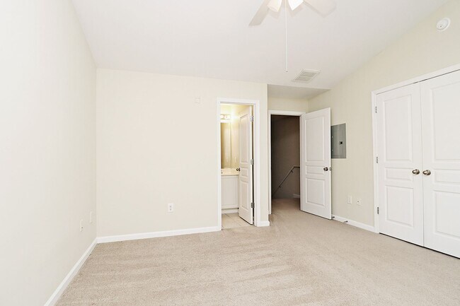 Building Photo - Woodlands of Charlottesville Condo With Community Amenities