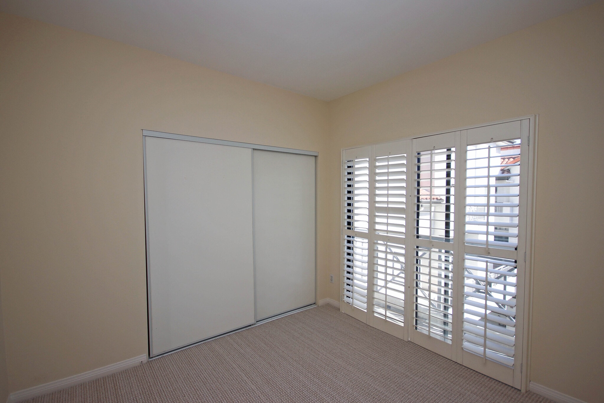 Building Photo - 111 S Oak Knoll Ave