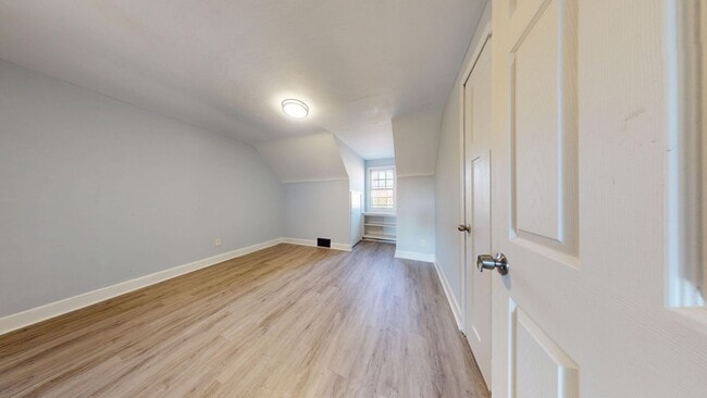 Building Photo - 353 Sturges Ave