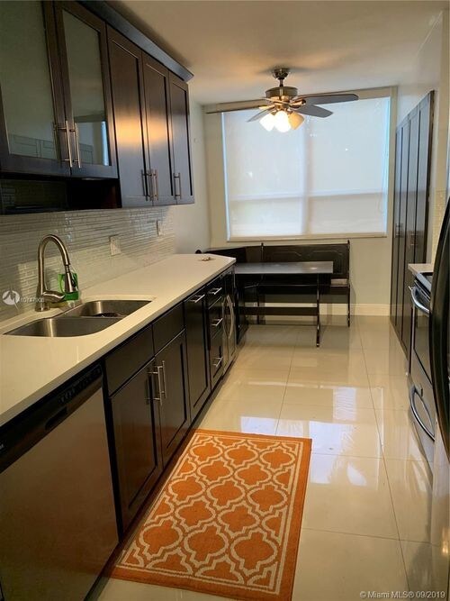 Building Photo - 900 NE 195th St