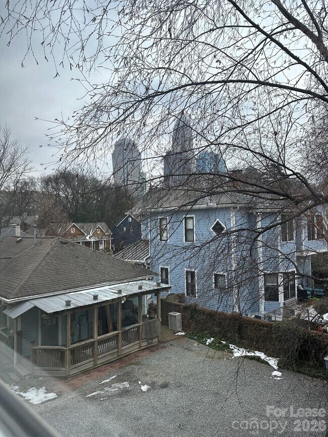 Building Photo - 407 W 9th St