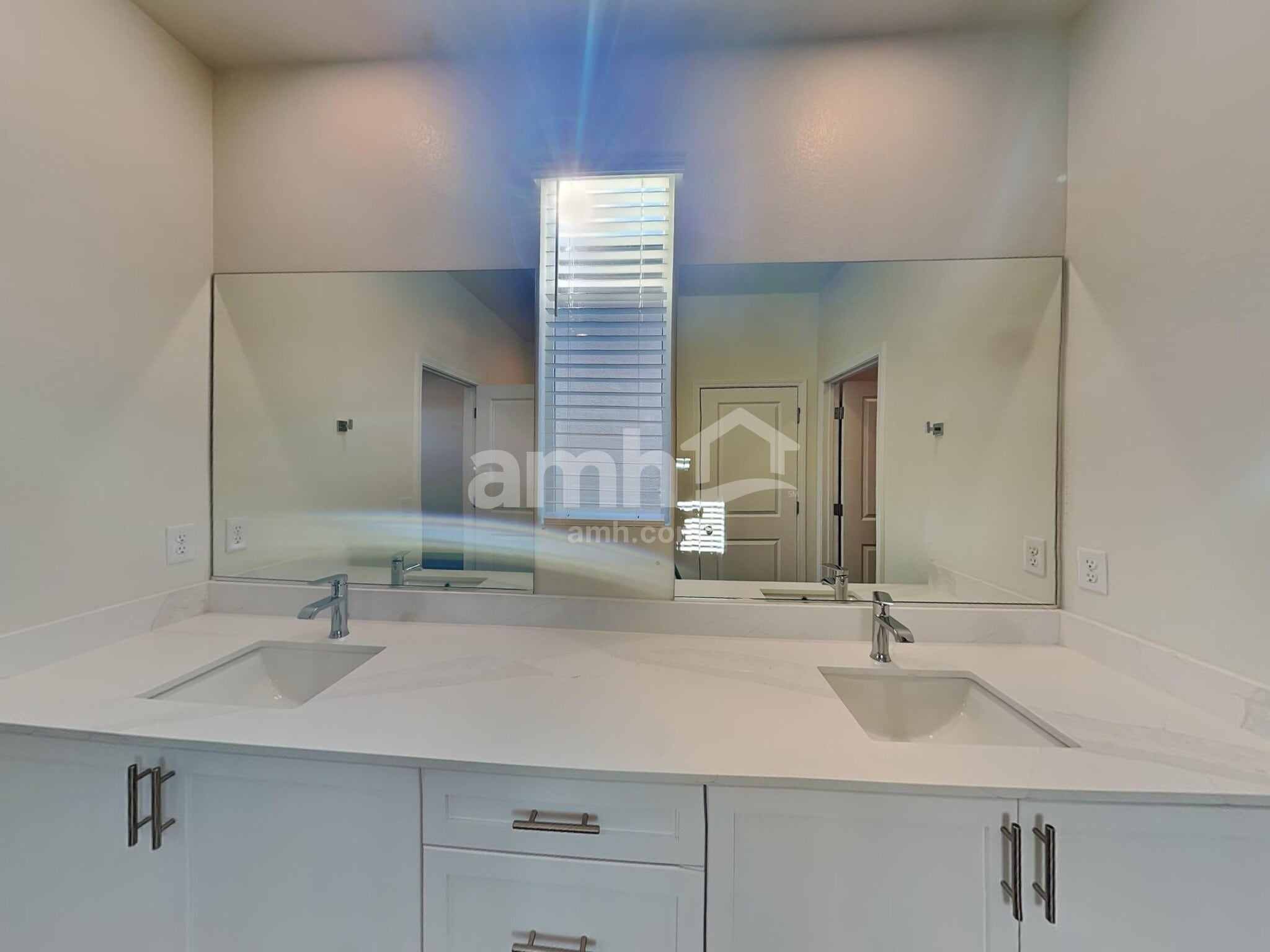 Building Photo - 826 English Primrose St