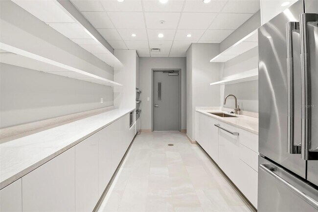 Building Photo - 400 Central Ave