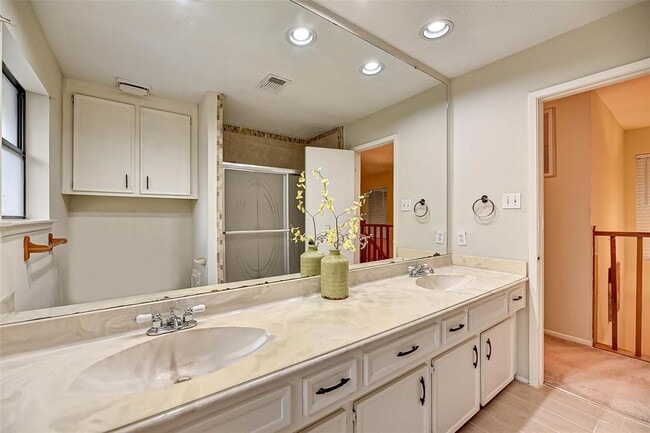 Building Photo - 2714 Green Fields Dr