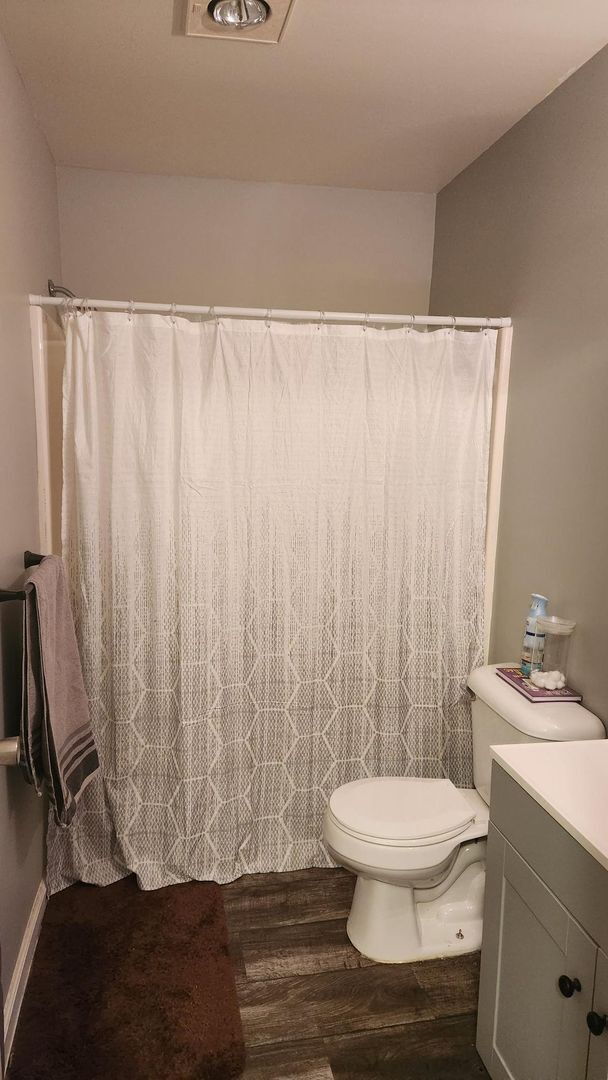 Building Photo - 4-Bedroom Townhome Minutes from Barkley Village, I-5 and Whole Food