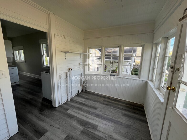 Building Photo - 225 N 10th St