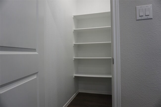 Building Photo - 9582 Darkwood St
