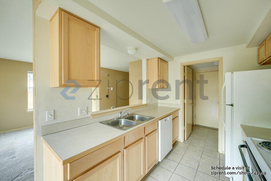 Building Photo - 936 24th St NE