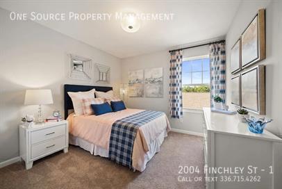 Building Photo - 2004 Finchley St