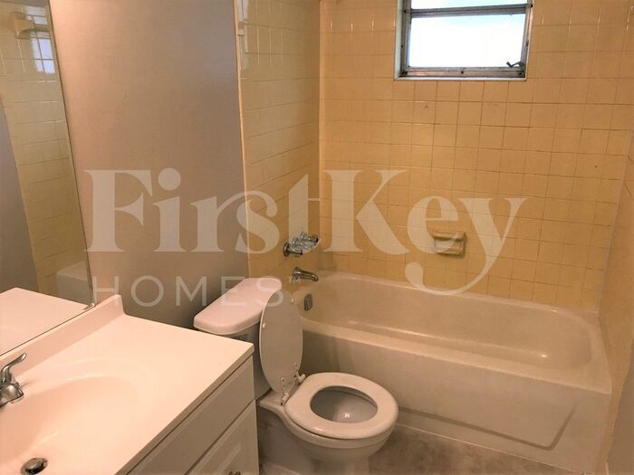 Building Photo - 207 Porter Pl
