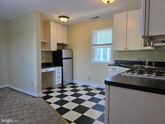 Building Photo - 1408 Caroline St