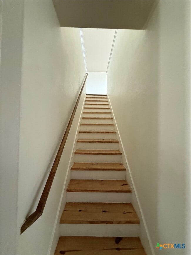 Building Photo - 202 Posey Pass