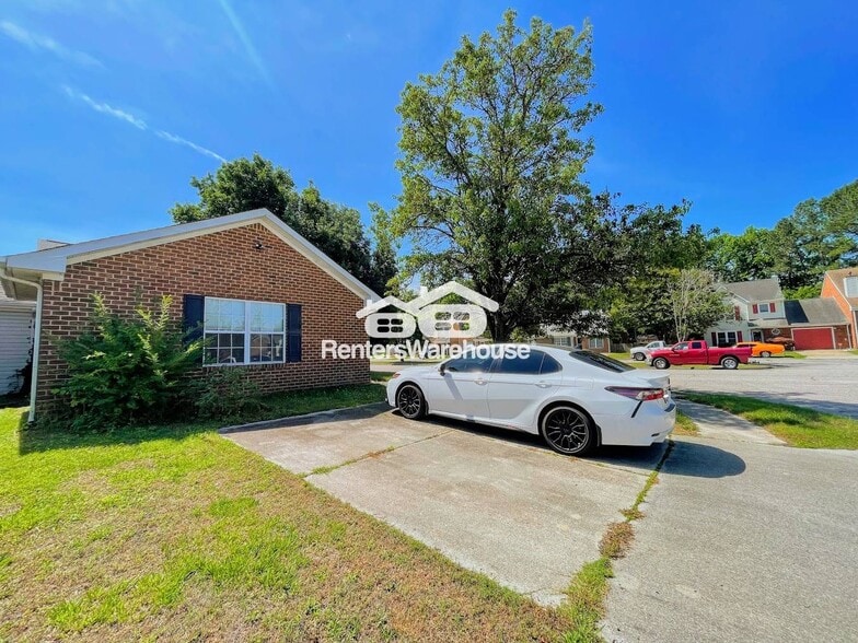 Building Photo - 2801 Leeds Ct