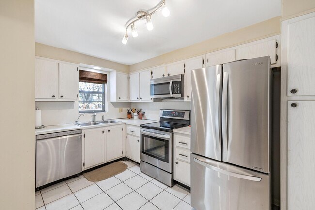 Building Photo - 2450 DC Country Club Boulevard