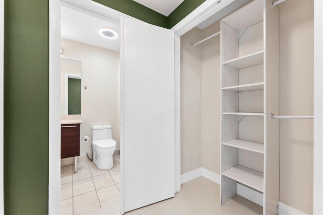 Building Photo - 1900 N Bayshore Dr