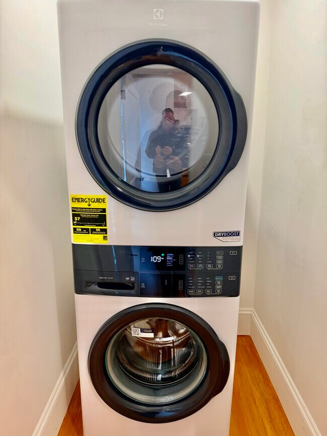 Building Photo - 24 Dawes St