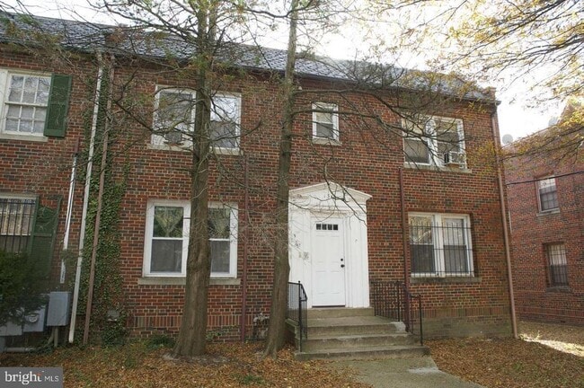 Primary Photo - 1342 Nicholson St NW