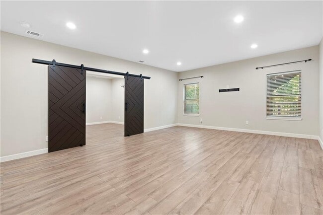 Building Photo - 5290 Clingman Ct