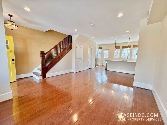 Building Photo - 159 V St NE