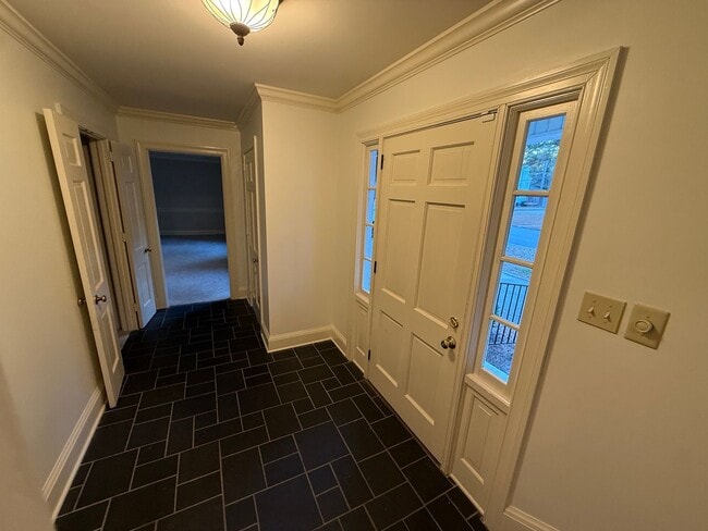 Building Photo - 1118 Laurel Ln NW