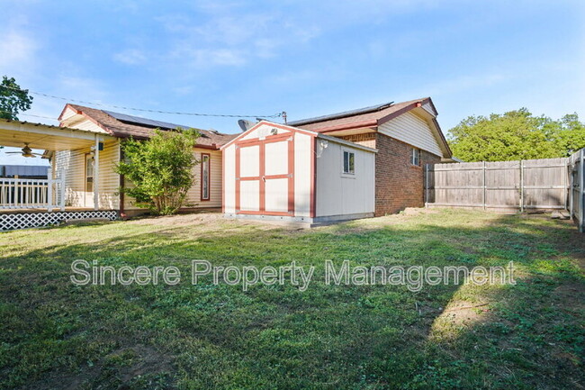 Building Photo - 2321 N Peniel Ave