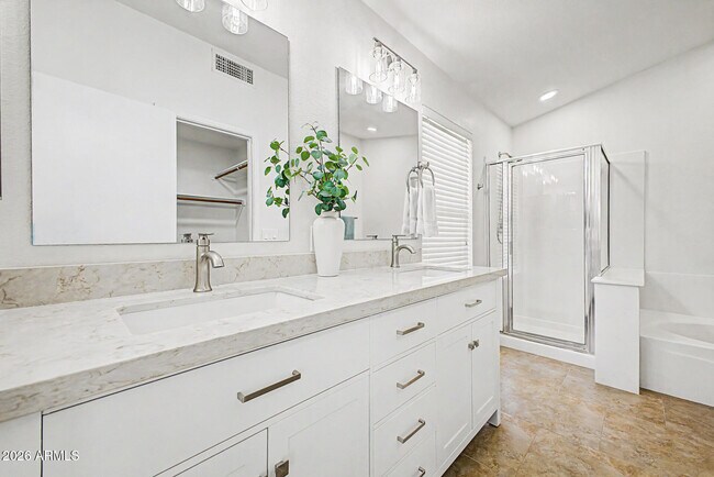 Building Photo - 414 N Hudson Pl