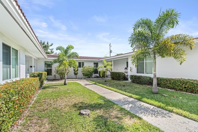 Building Photo - 541 NE 44th St