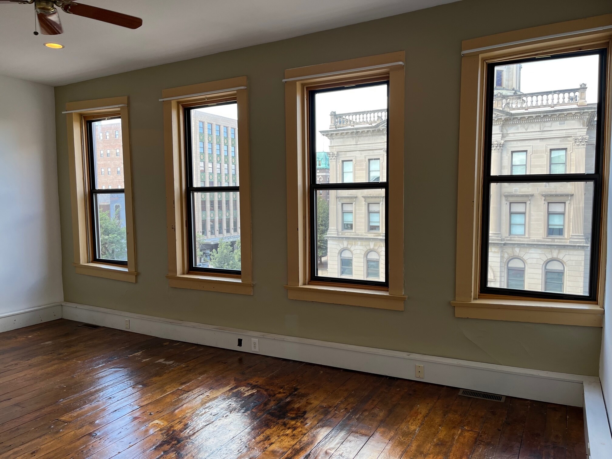 Building Photo - 108 W Washington St
