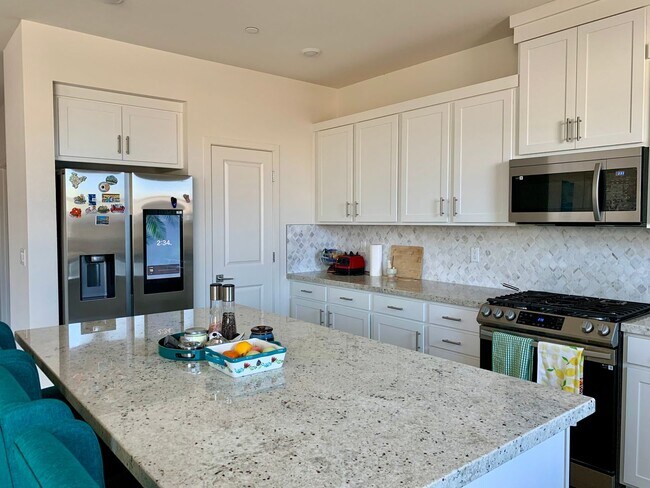Building Photo - 4 Bedroom Home in Hollister with 3 Full Bathrooms and Central A/C
