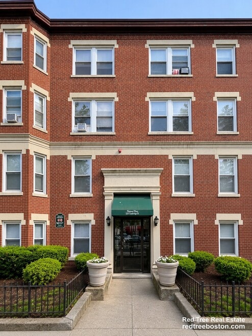 Building Photo - 520 Cambridge St