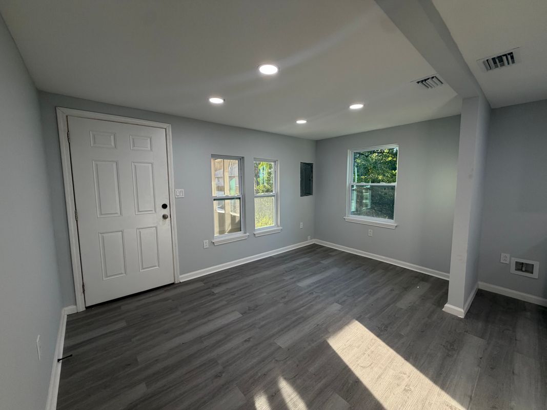 Building Photo - 407 NE 19th Dr