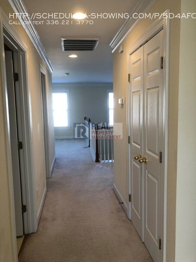 Building Photo - Gorgeous 2 Story Townhome In Piedmont Trace